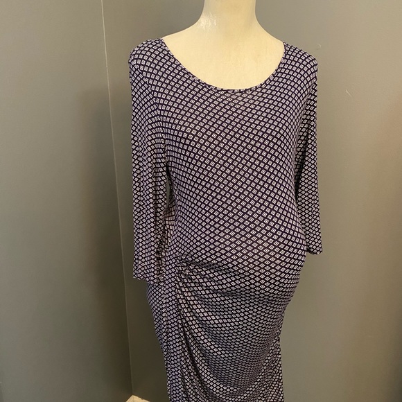 A Pea in the Pod Midi Dress. - Picture 3 of 7